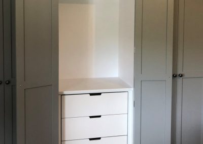 Stunning Bespoke Cabinetry Timber Wooden Dressing Room With Made to Measure Bespoke Fitted Wardrobes. Shaker Style. Designed and Handcrafted in our Rylstone Workshop near Skipton, Ilkley, Harrogate, York and Settle. Installed in Grassington, Wharfedale, Craven, Yorkshire. Cabinetmakers Ilkley, Skipton Joinery.
